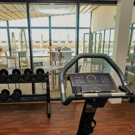 Radisson Hotel Сфакс Екстериор снимка The gym at the hotel