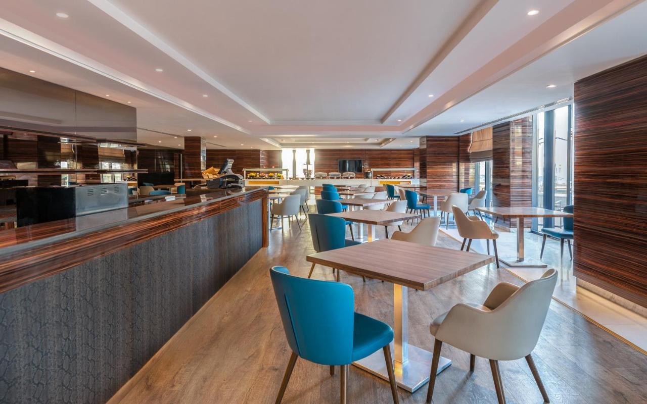 Radisson Hotel Сфакс Екстериор снимка The lounge at the airport