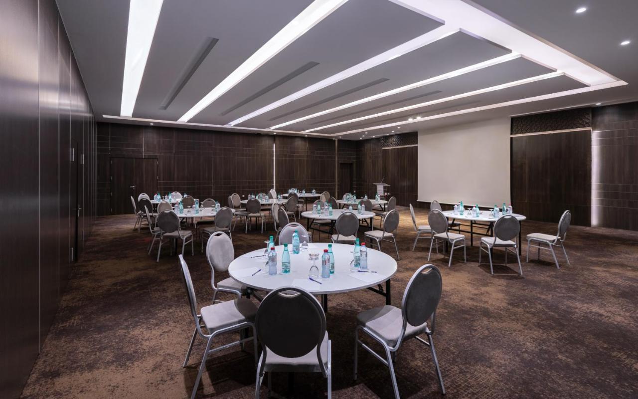 Radisson Hotel Сфакс Екстериор снимка Meeting room
