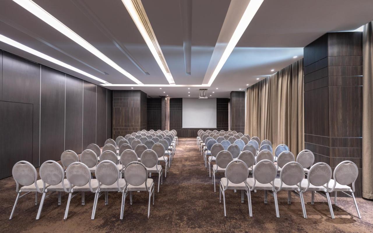 Radisson Hotel Сфакс Екстериор снимка Meeting room