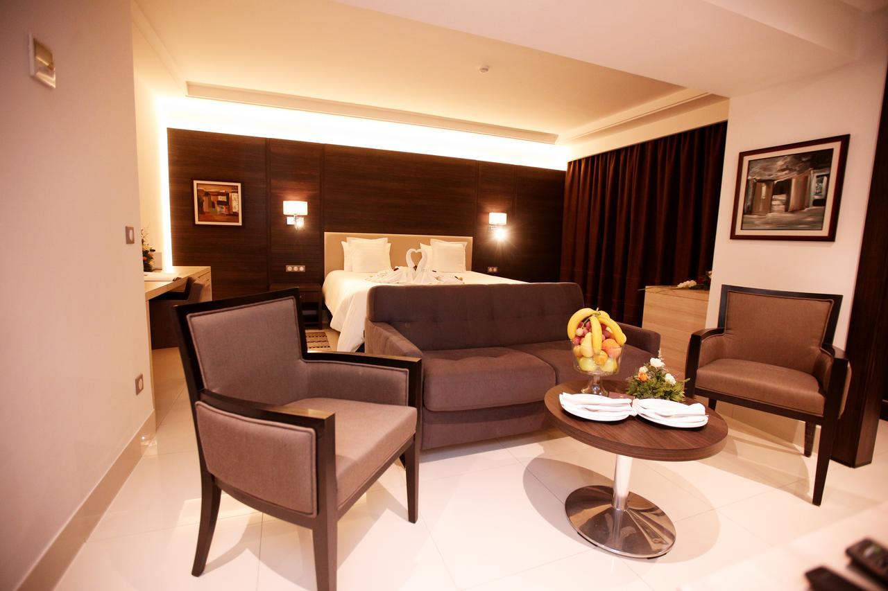 Radisson Hotel Сфакс Екстериор снимка A suite at the hotel