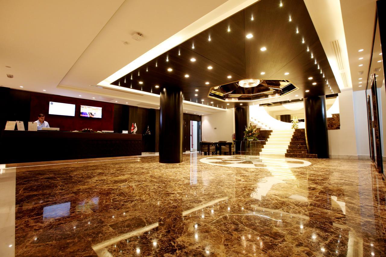 Radisson Hotel Сфакс Екстериор снимка Lobby