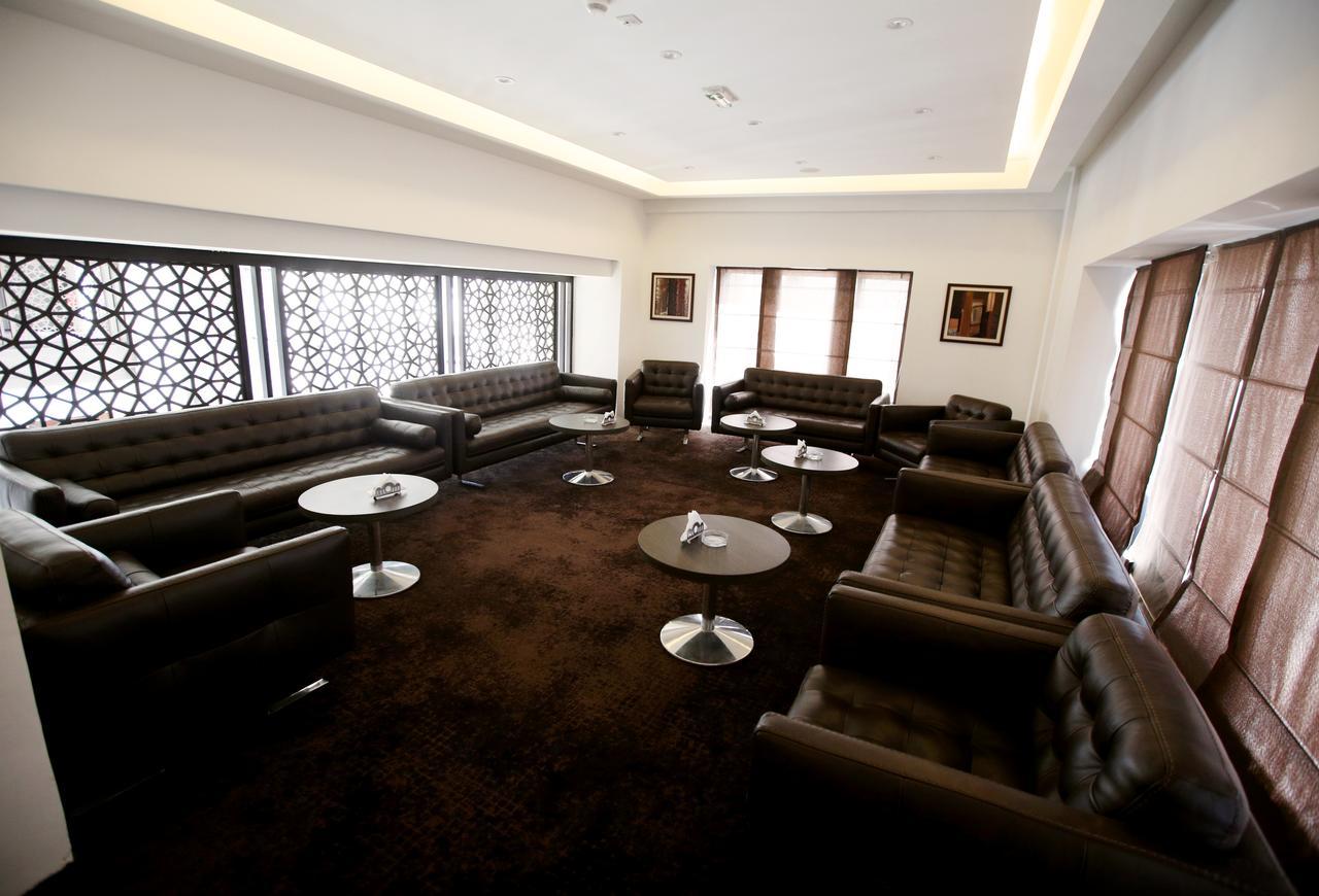 Radisson Hotel Сфакс Екстериор снимка The lounge at the airport