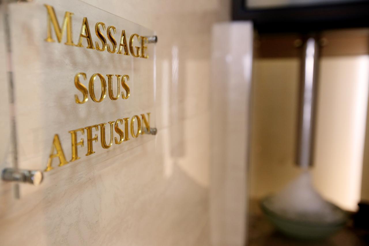 Radisson Hotel Сфакс Екстериор снимка Massage sous affusion sign