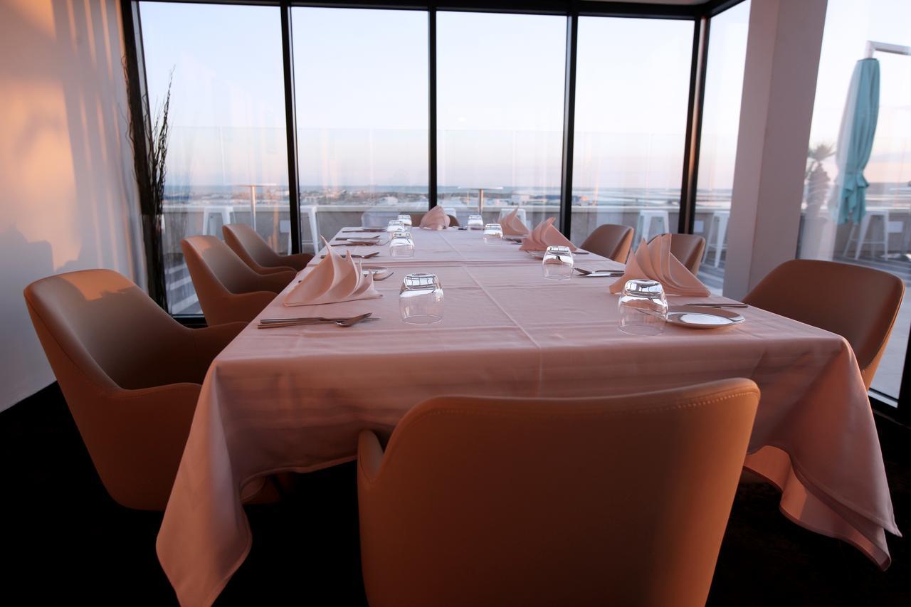 Radisson Hotel Сфакс Екстериор снимка Restaurant
