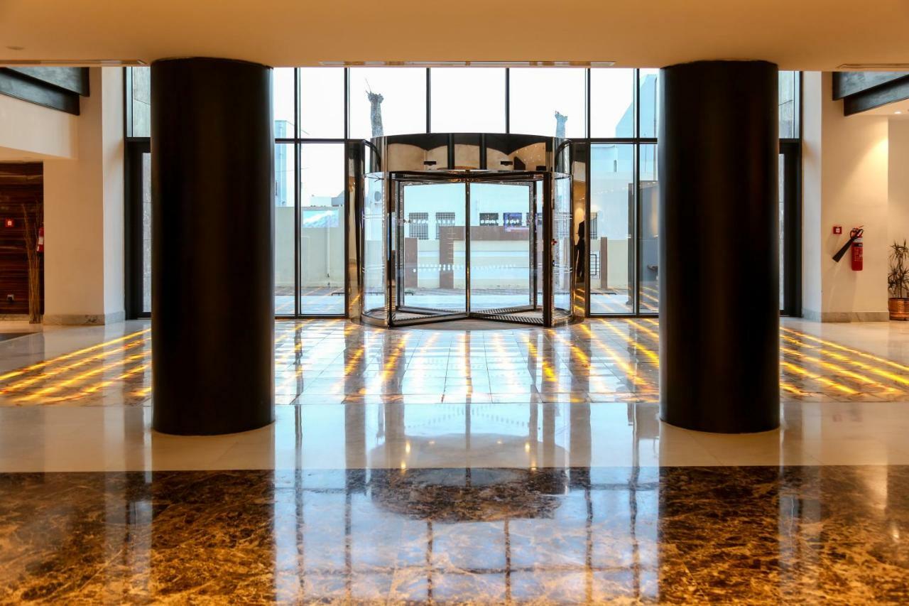Radisson Hotel Сфакс Екстериор снимка Entrance to the hotel