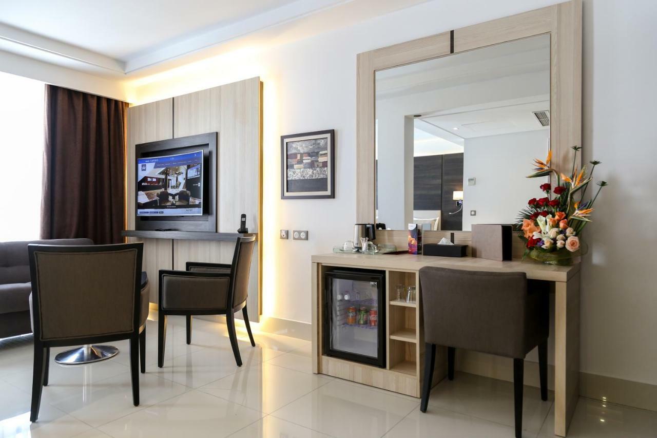 Radisson Hotel Сфакс Екстериор снимка A room at the hotel