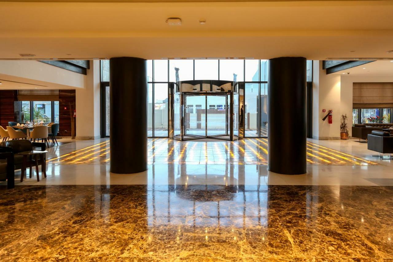 Radisson Hotel Сфакс Екстериор снимка Lobby