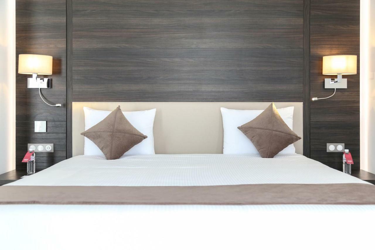 Radisson Hotel Сфакс Екстериор снимка A bed