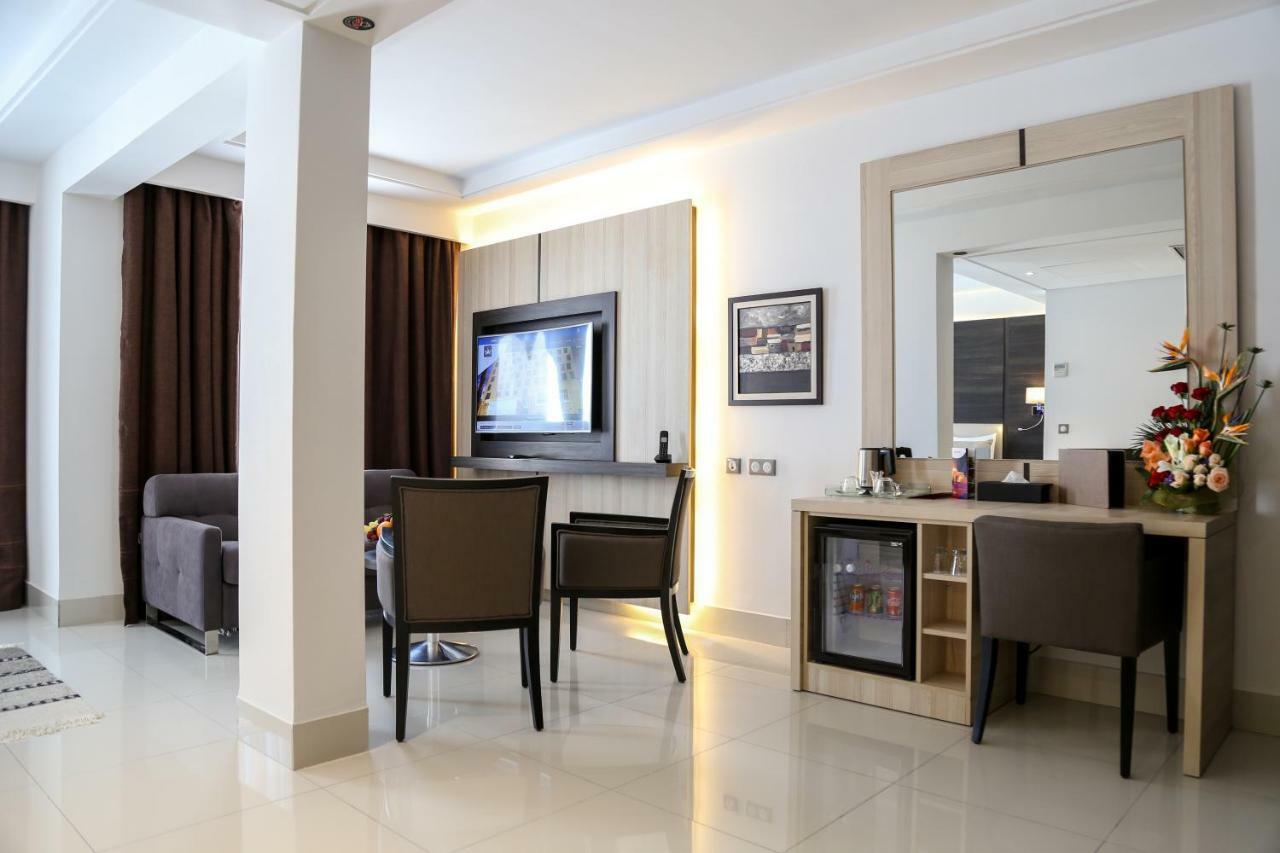 Radisson Hotel Сфакс Екстериор снимка Suite room